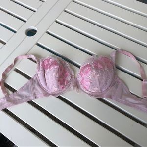 Salute Japanese brand, embroidered bra. E70=32D.